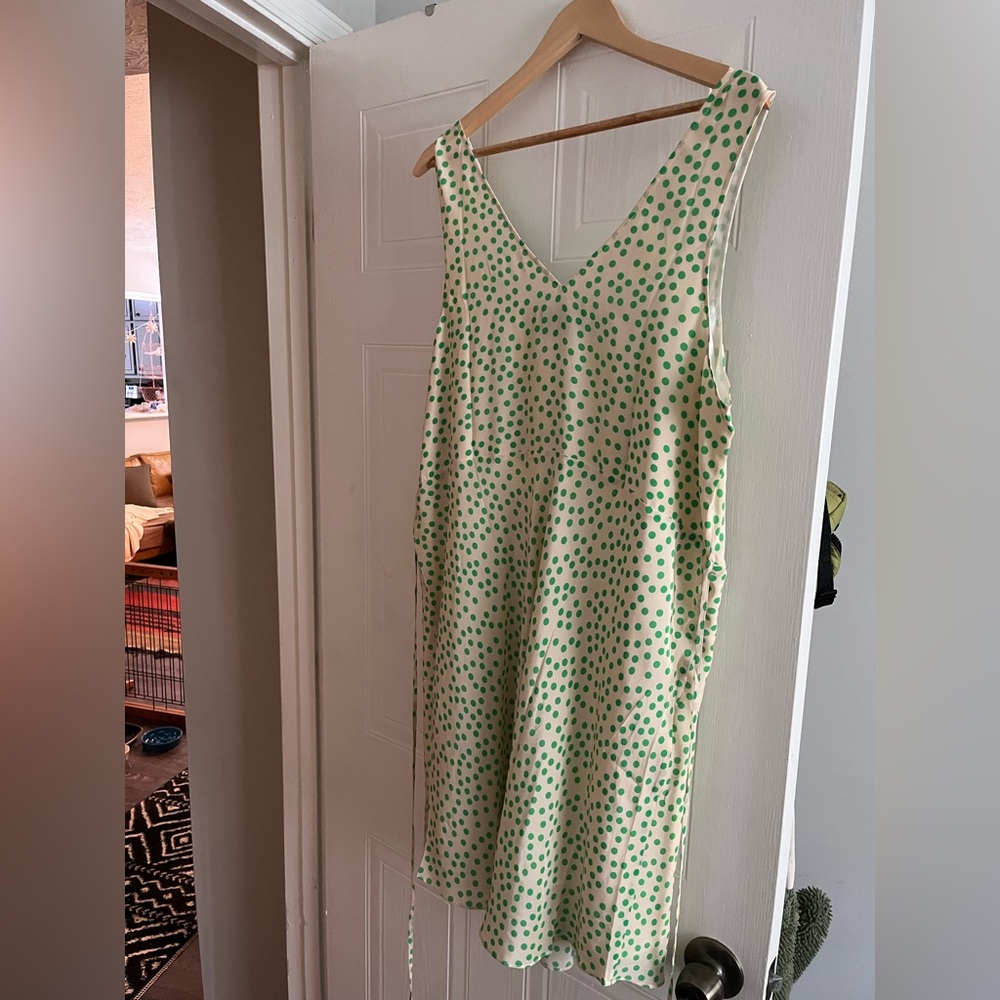 Polka dot Wray Mandi sleeveless dress in pistachio - Picture 2 of 8
